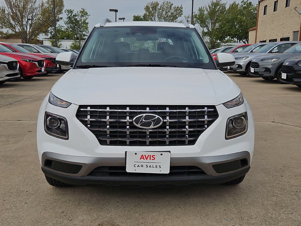 Used 2025 Hyundai Venue SEL FWD image 2