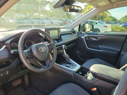 Used 2021 Toyota RAV4 XLE AWD/4WD image 12