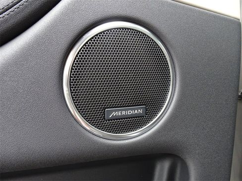 Used 2024 Land Rover Discovery Sport S image 12