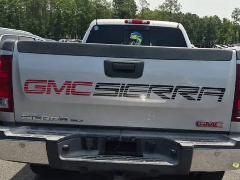 Used 2008 GMC Sierra 2500 SLT w/ Z71 Off-Road Package AWD/4WD image 3