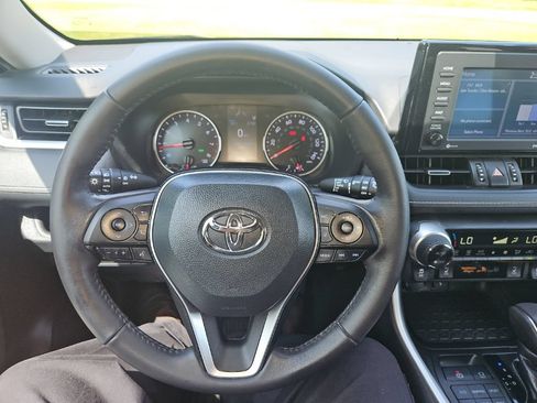 Used 2020 Toyota RAV4 XLE Premium AWD/4WD image 17
