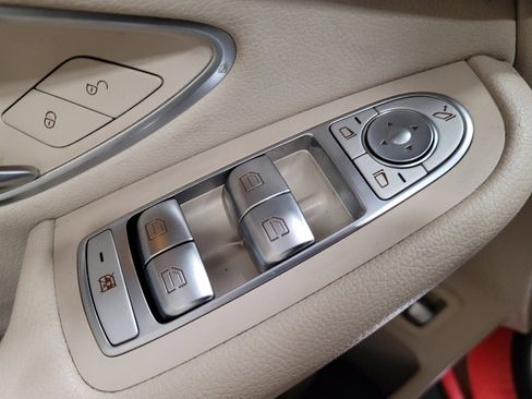 Used 2018 Mercedes-Benz GLC 300 4MATIC image 27