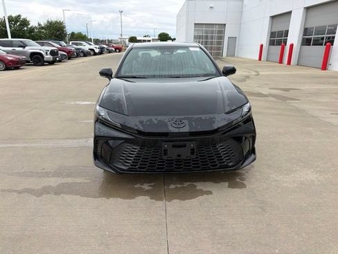 Used 2025 Toyota Camry SE AWD/4WD image 2