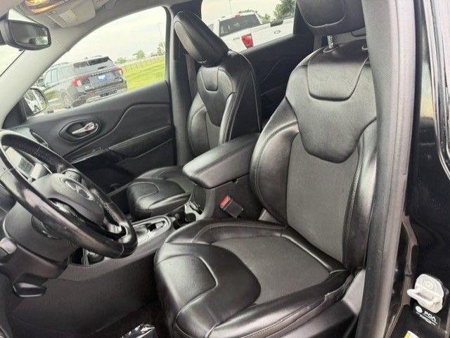 Used 2021 Jeep Cherokee Latitude Plus AWD/4WD image 10