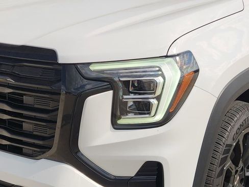 Used 2026 GMC Terrain Elevation w/ Elevation Premium Package image 9