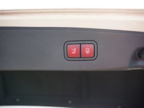 Used 2014 Mercedes-Benz E 350 Sedan image 15