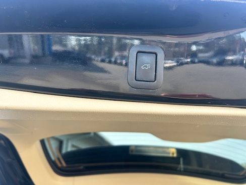 Used 2019 Toyota Highlander XLE image 8