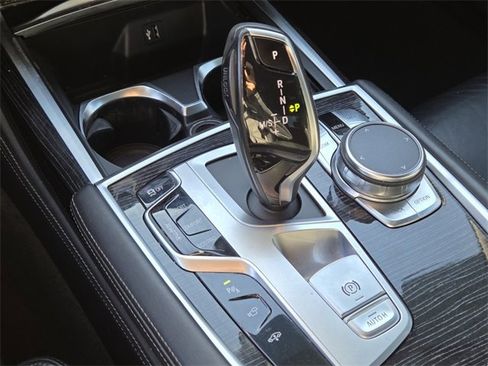 Used 2019 BMW 750i image 24