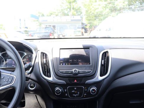 Used 2021 Chevrolet Equinox LT FWD image 19