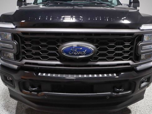 Used 2023 Ford F250 Lariat w/ Lariat Ultimate Package AWD/4WD image 5