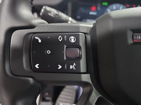 Used 2025 Land Rover Defender 110 S AWD/4WD image 17