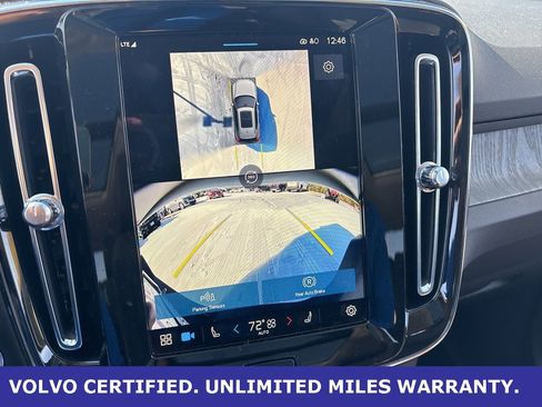 Used 2024 Volvo XC40 B5 Plus image 19