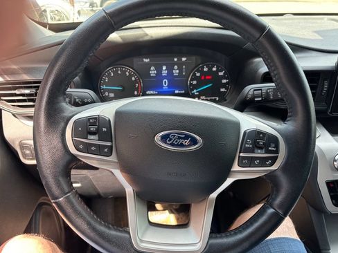 Used 2023 Ford Explorer XLT AWD/4WD image 23