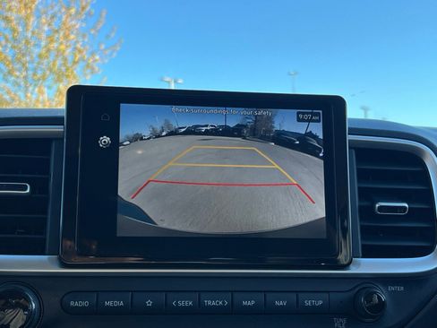 Used 2025 Hyundai Venue Limited image 30