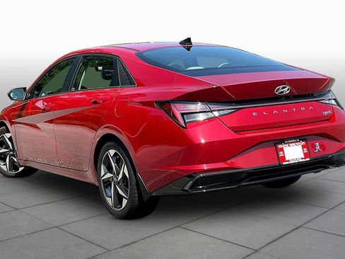 Used 2022 Hyundai Elantra Limited FWD image 12