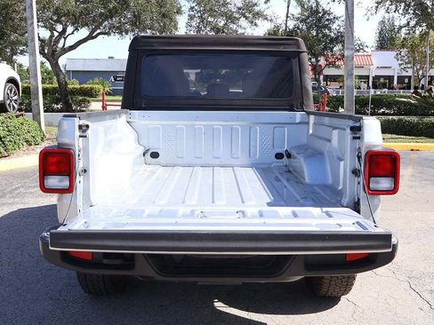 Used 2022 Jeep Gladiator Overland image 16