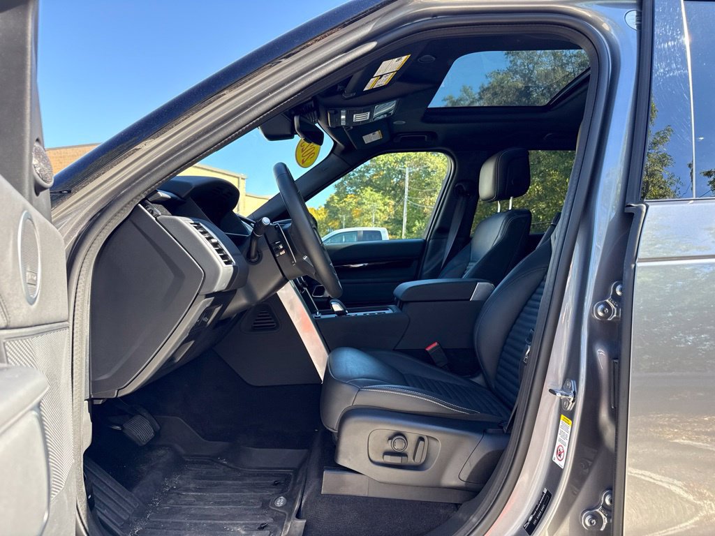 Certified 2025 Land Rover Discovery S AWD/4WD image 11