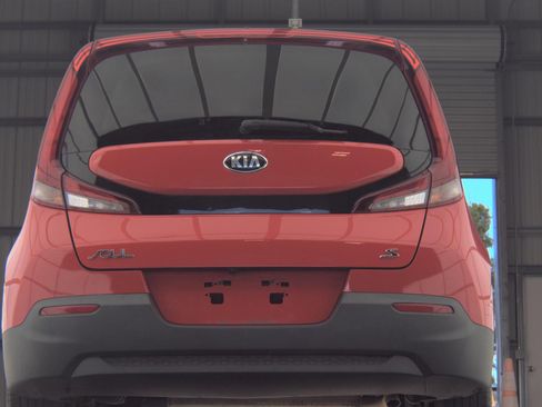 Used 2020 Kia Soul LX FWD image 4