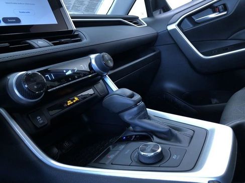 Used 2025 Toyota RAV4 XLE image 30