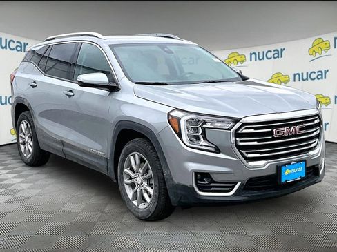 Used 2024 GMC Terrain SLT image 1