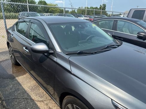 Used 2022 Nissan Altima 2.5 SV FWD image 7