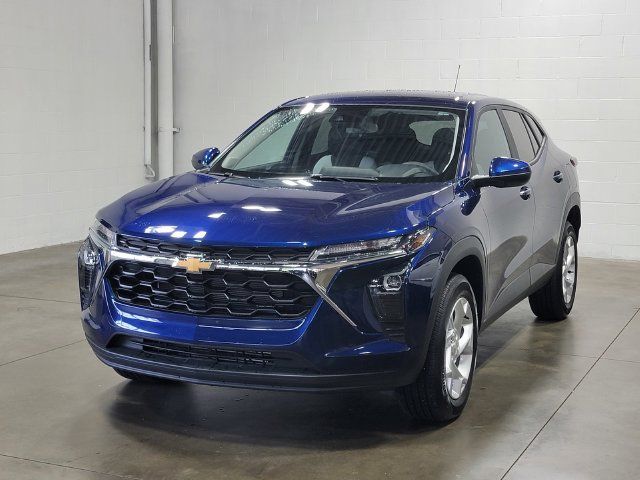 Certified 2024 Chevrolet Trax LS w/ LS Convenience Package FWD image 2