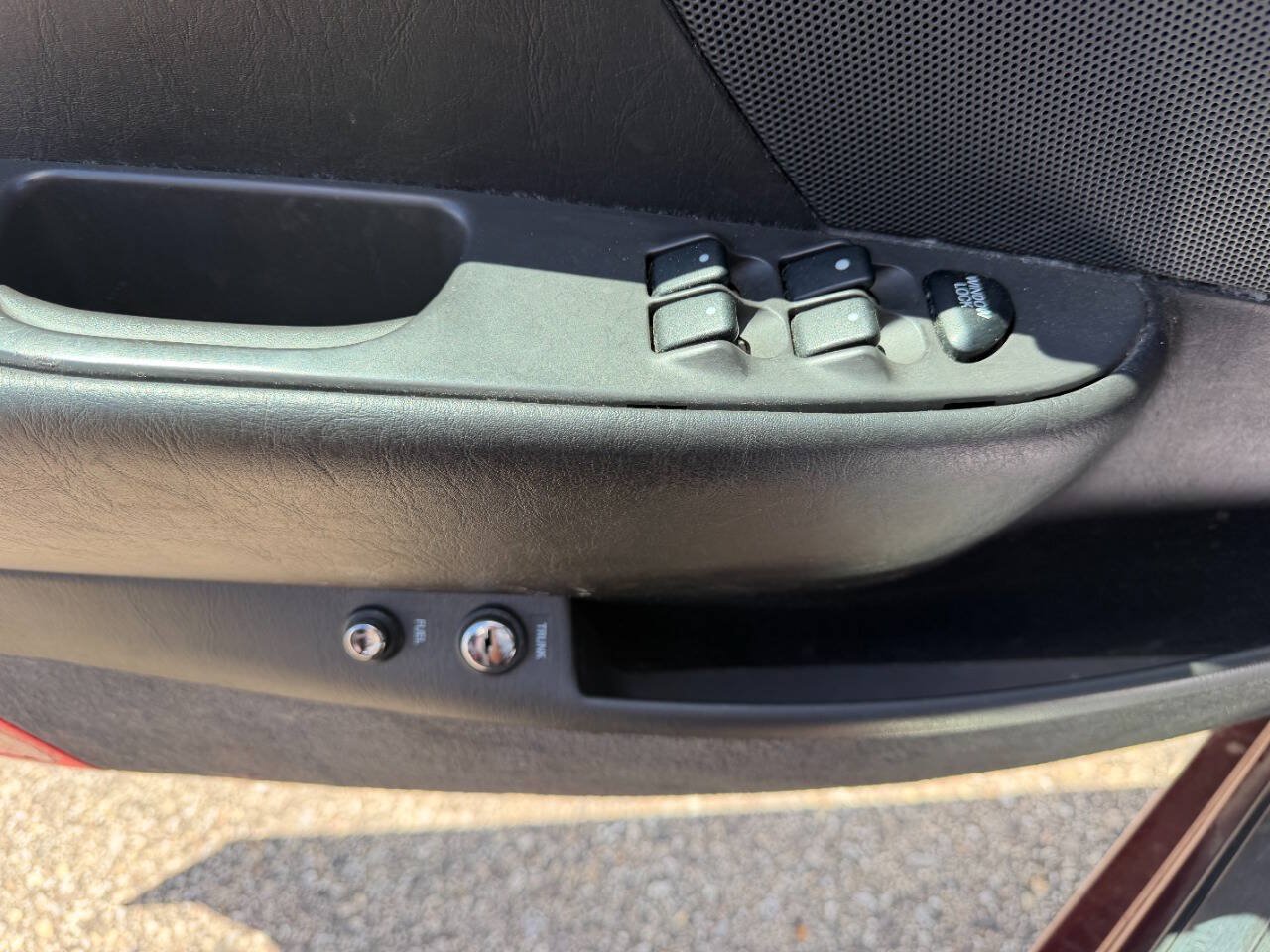 Used 2001 Lincoln Continental FWD image 16