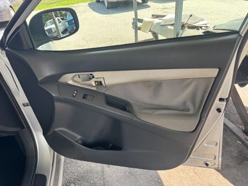 Used 2009 Toyota Matrix FWD image 16