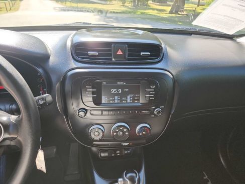 Used 2017 Kia Soul FWD image 18