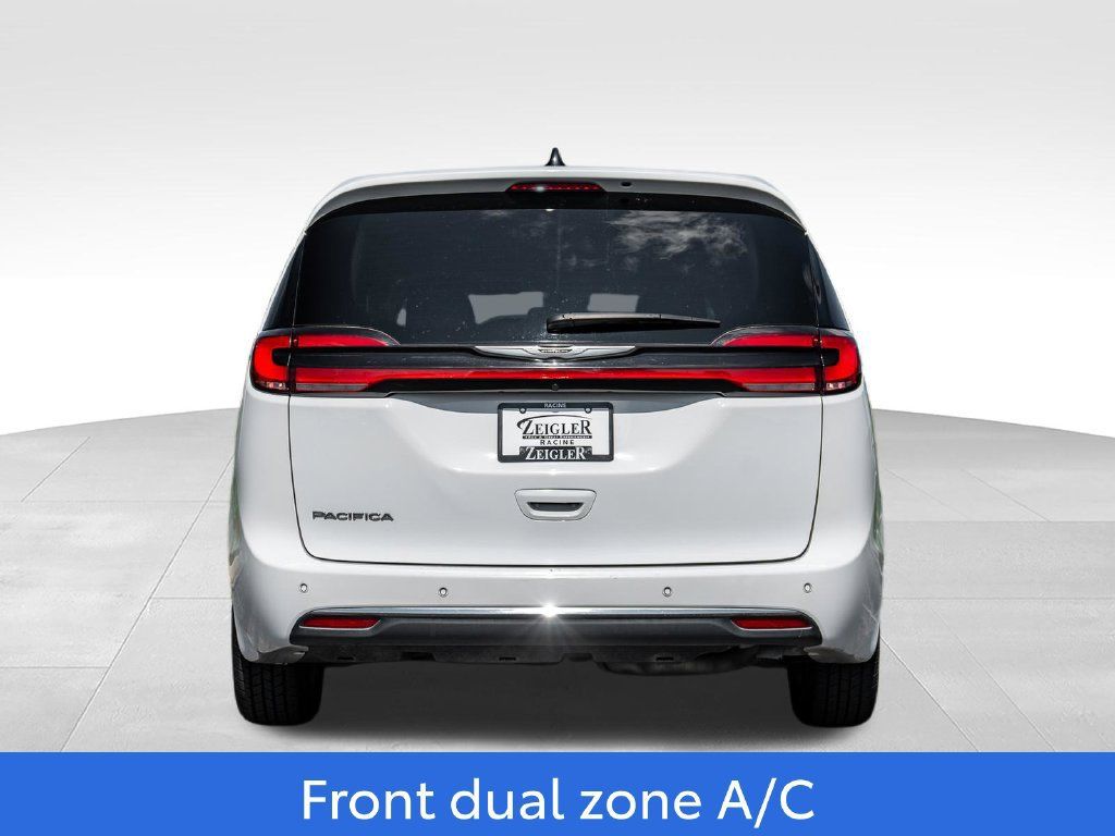Used 2024 Chrysler Pacifica Touring-L FWD image 6