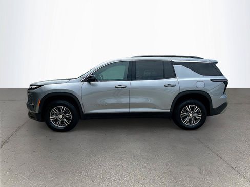 Used 2024 Chevrolet Traverse LT FWD image 7