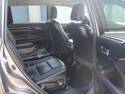 Used 2014 Toyota Highlander Limited FWD image 21