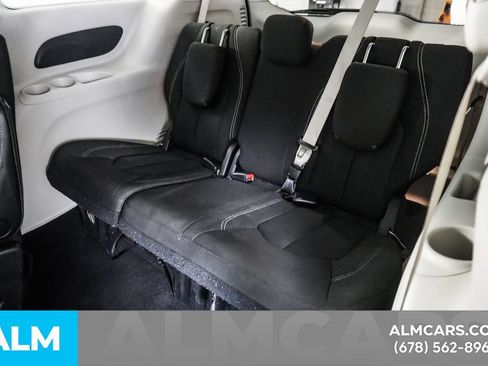 Used 2023 Chrysler Voyager LX FWD image 13