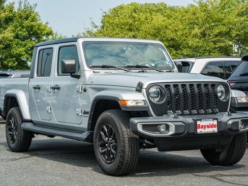 Used 2023 Jeep Gladiator Sport AWD/4WD image 2
