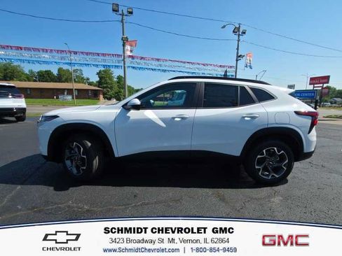 New 2026 Chevrolet Trax LT w/ LT Convenience Package FWD image 8