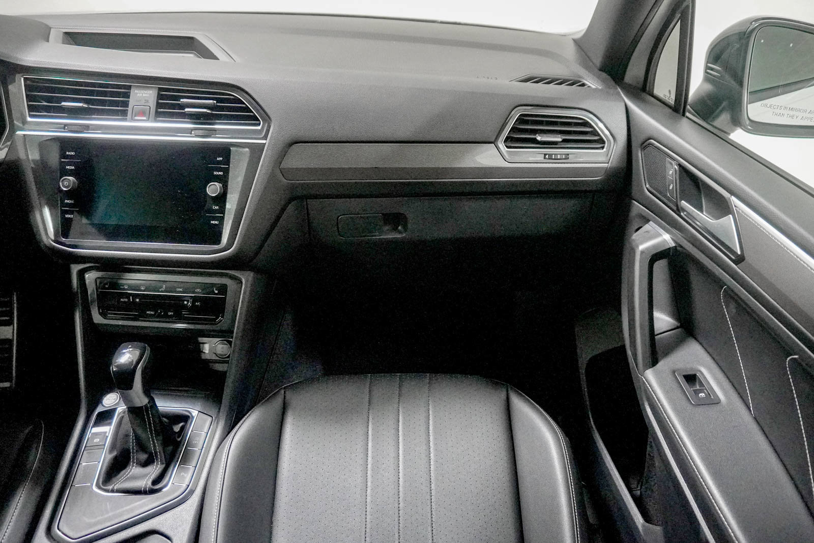Used 2023 Volkswagen Tiguan SE R-Line FWD image 29
