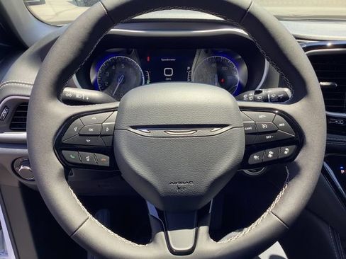 New 2027 Chrysler Pacifica Limited w/ S Appearance Package FWD image 11