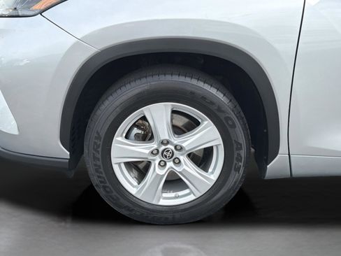 Used 2022 Toyota Highlander LE FWD image 28