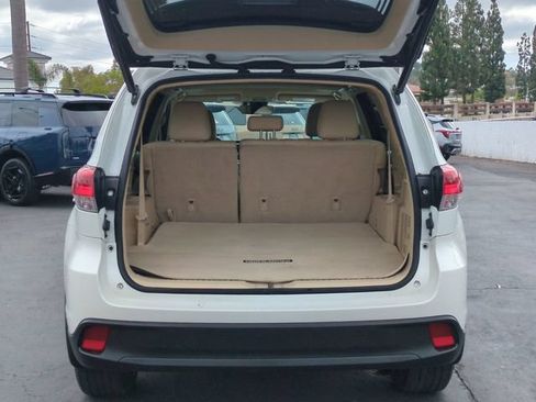 Used 2017 Toyota Highlander XLE w/ Carpet Mat Package AWD/4WD image 32