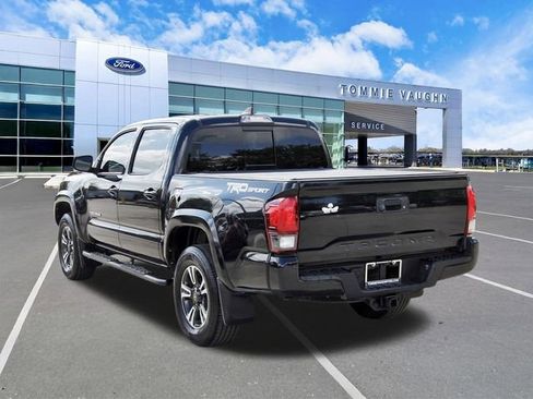 Used 2019 Toyota Tacoma TRD Sport w/ Technology Package image 2