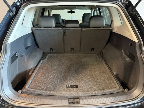 Used 2019 Volkswagen Tiguan SE w/ Panoramic Sunroof Package AWD/4WD image 16