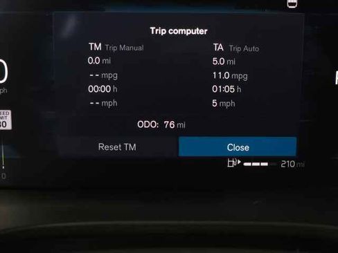 Certified 2025 Volvo XC40 B5 Plus image 24