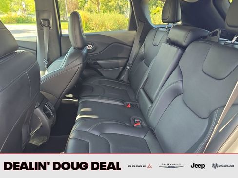 Used 2023 Jeep Cherokee Altitude Lux image 25