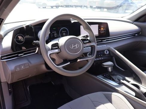 Used 2024 Hyundai Elantra SEL FWD image 11