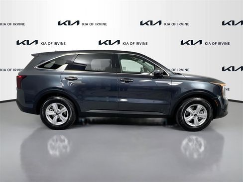 Certified 2024 Kia Sorento LX image 9