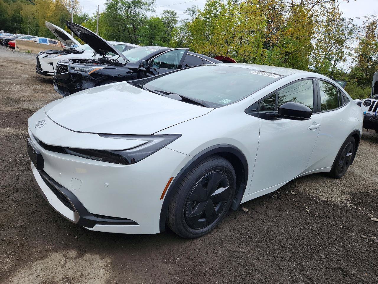 Used 2025 Toyota Prius Plug-In Hybrid FWD image 2