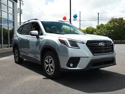 Used 2024 Subaru Forester Premium AWD/4WD image 3