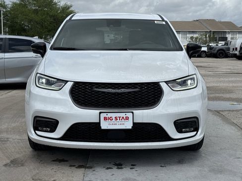 New 2026 Chrysler Pacifica Select image 3