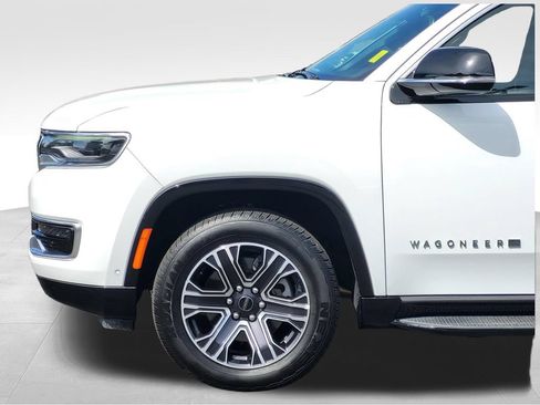 Used 2025 Jeep Wagoneer 4WD image 10