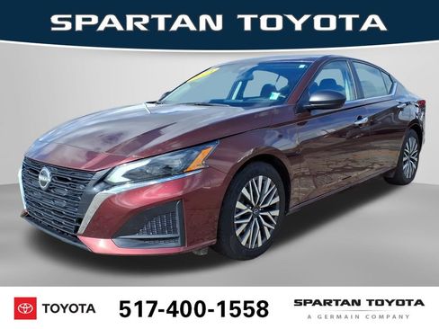 Used 2024 Nissan Altima 2.5 SV FWD image 1